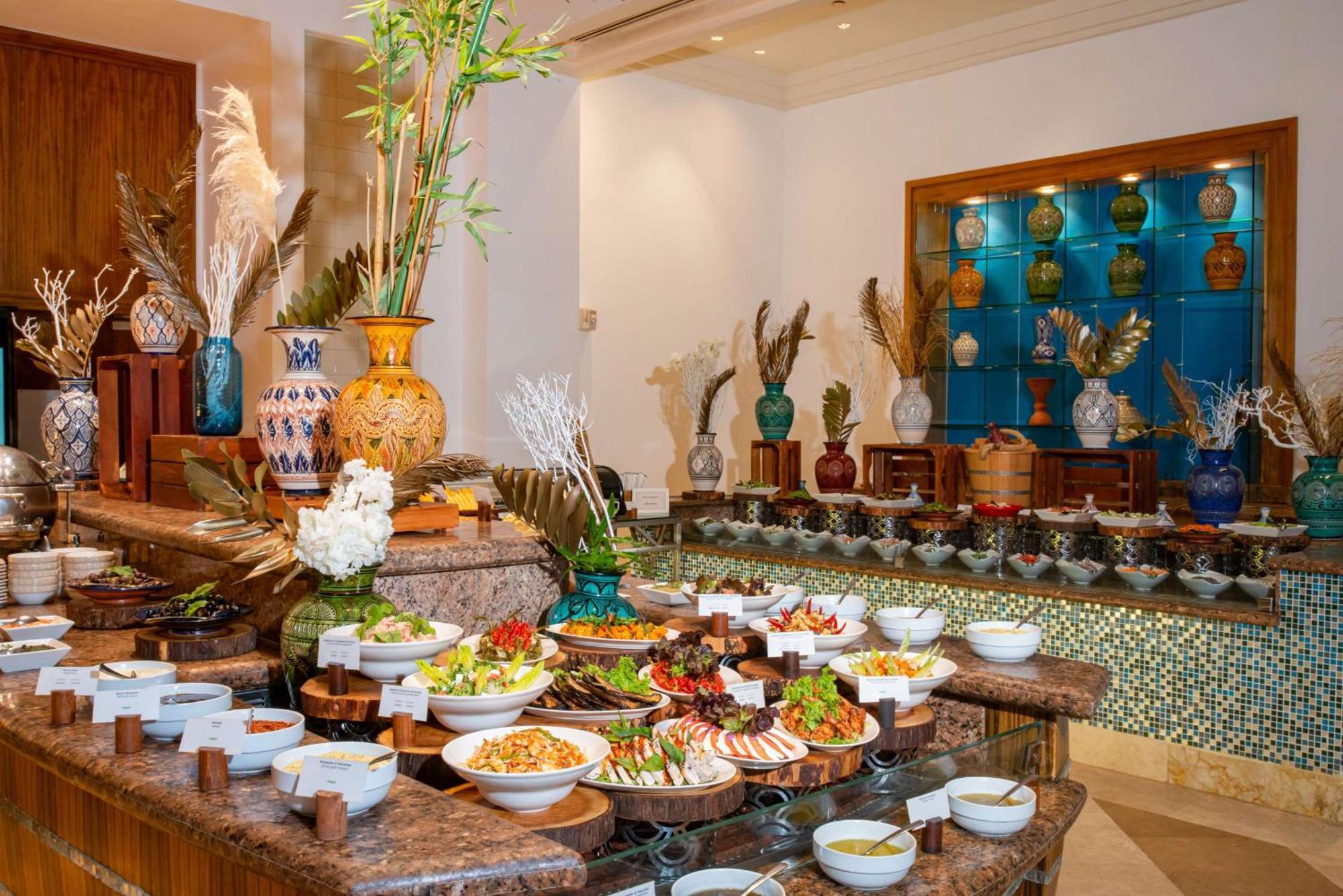 Mazagan Beach & Golf Resort Provincia di Provincia di El Jadida Esterno foto A buffet at a hotel